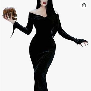 Morticia Halloween costume